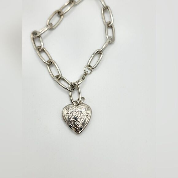 Silver paperclip chain heart charm bracelet - Picture 4 of 8